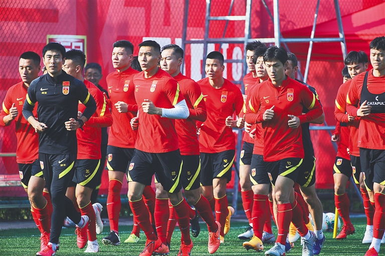 前青训教练：有曼联青训球员外租离队后耍大牌 经常有人不服气（前青训教练称部分曼联青训球员外租后摆架子，队内不满情绪频现）