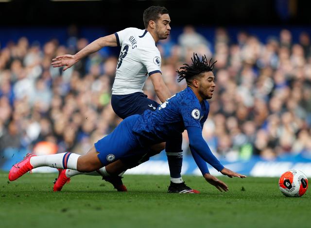 半场战报：都灵1-1科莫，弗拉希奇点射，阿达伊建功（半场比分：都灵1-1科莫，弗拉希奇点球命中，阿达伊破门）