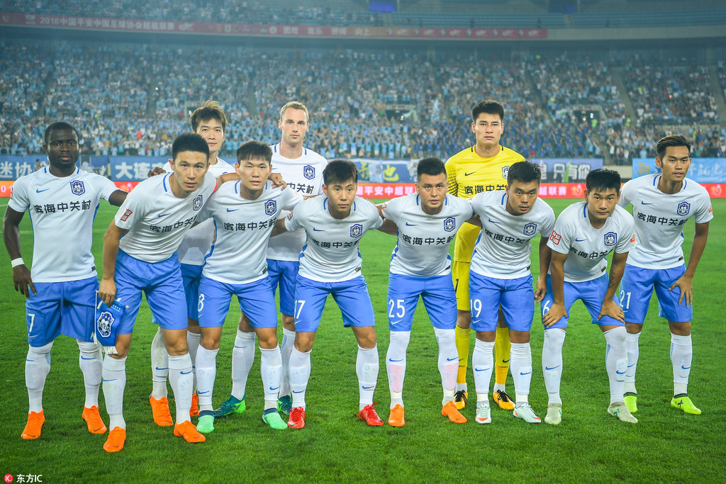 门将关键扑救锁定胜利（门将神扑定胜局）