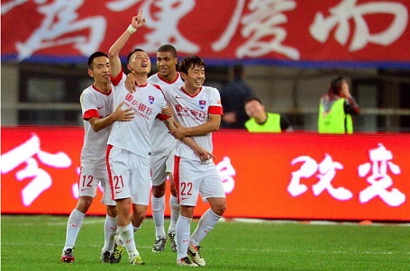 尤文客战那不勒斯大名单：伊尔迪兹领衔，加蒂、DV9伤缺（尤文做客那不勒斯出征名单：伊尔迪兹压阵，加蒂与DV9因伤缺席）