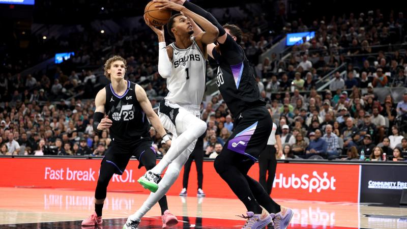 湖人惨败马刺，里夫斯和斯玛特说到点上了，詹姆斯还能重拾状态（惨负马刺！里夫斯、斯玛特点破症结，詹姆斯还能回勇？）