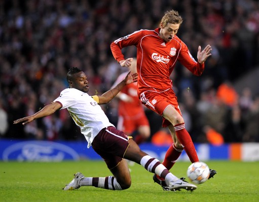 皇马齐达内战术得手轻取塞维利亚（齐达内战术奏效 皇马轻松击败塞维利亚）